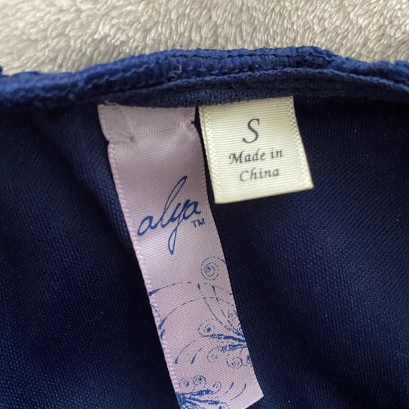 Francesca’s Navy Blue Lace Romper Size Small - Picture 6 of 6